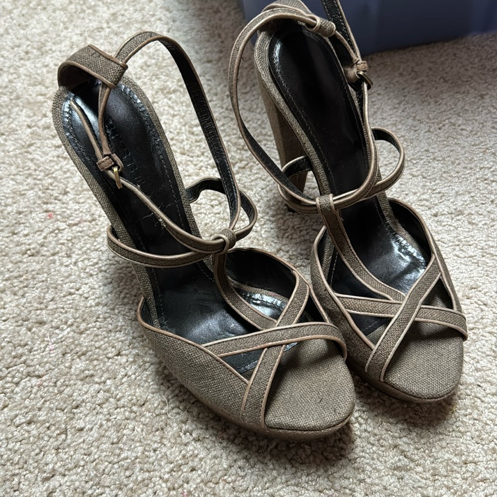 Burberry Brown Ombré Heels. NWOT.